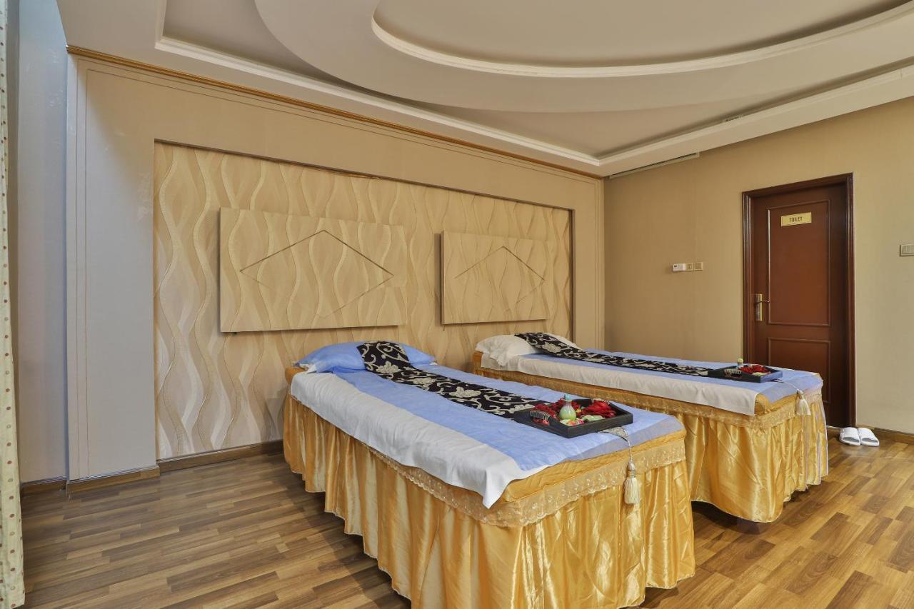 Oyo 366 Waves Hotel Аджман Экстерьер фото